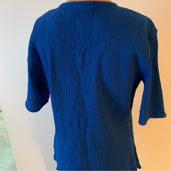 DENIM &CO! Blue 1/2 sleeves shirt w/white thread work around neckline.Bu… - Picture 4 of 9